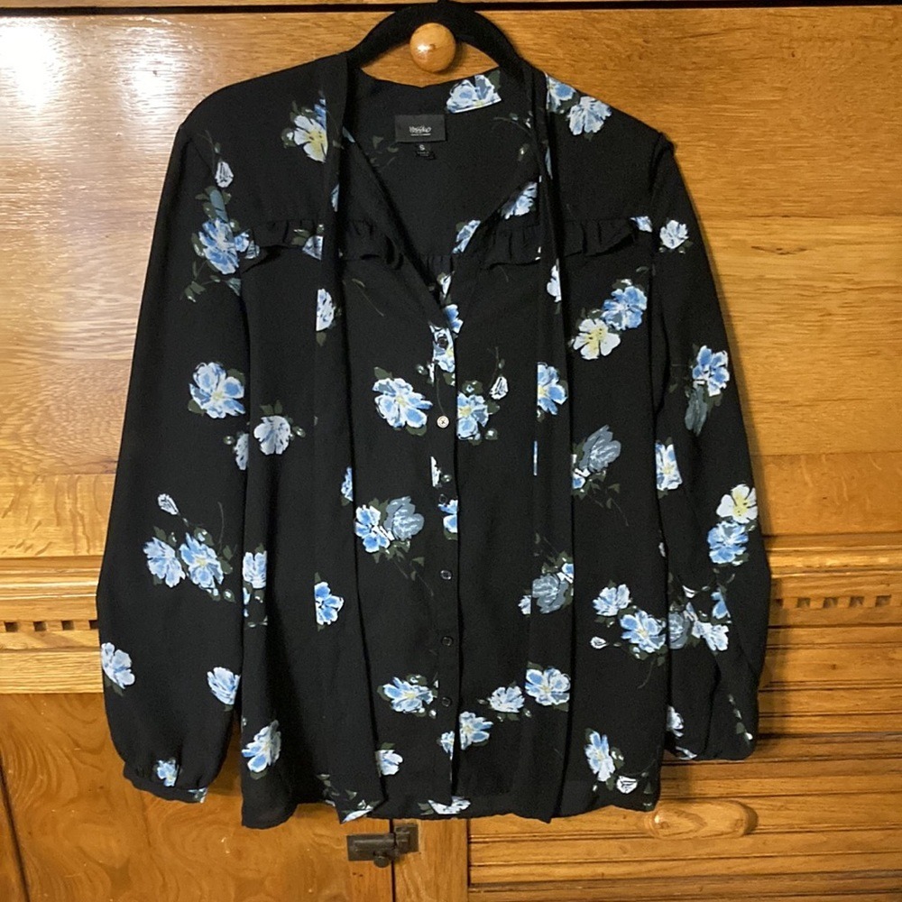 Mossimo Feminine Black Floral Tie Neck Ruffle Button Down Blouse‎ Dark Romantic